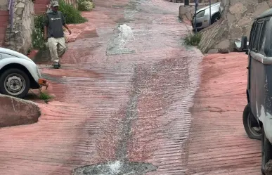 Mega fuga de agua alerta a vecinos de la GAM; se fractura tubo de 4 pulgadas