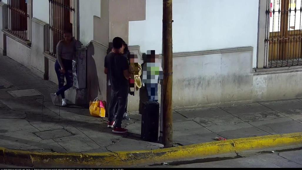 Rescatan a niño indígena, caminaba por el centro