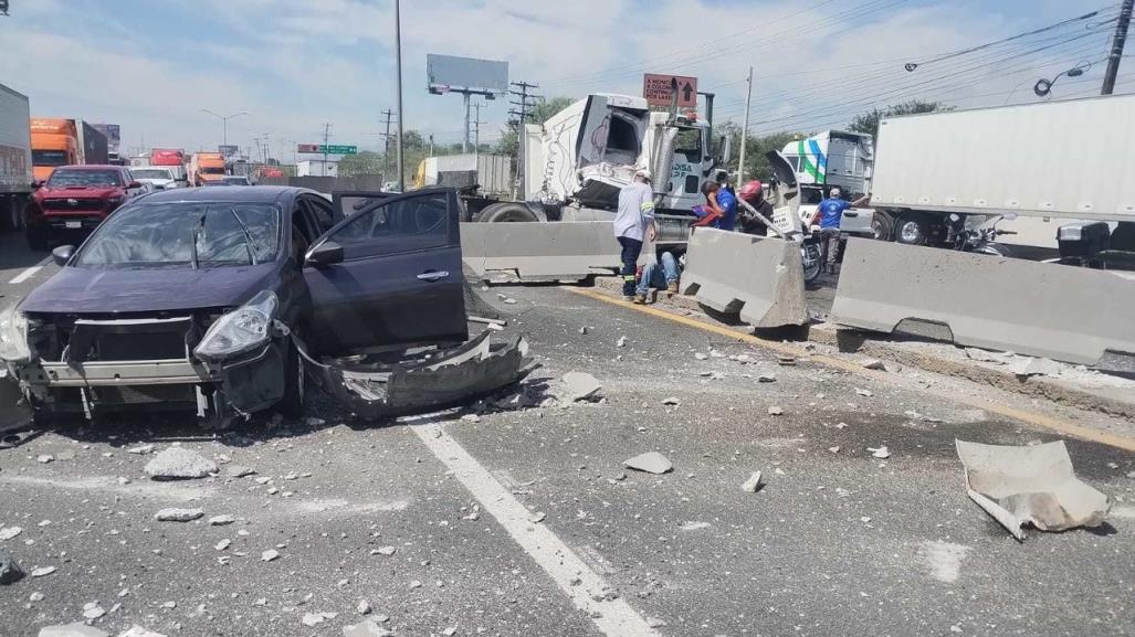 Accidente múltiple de 7 vehículos deja 2 lesionados en Apodaca