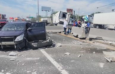 Accidente múltiple de 7 vehículos deja 2 lesionados en Apodaca