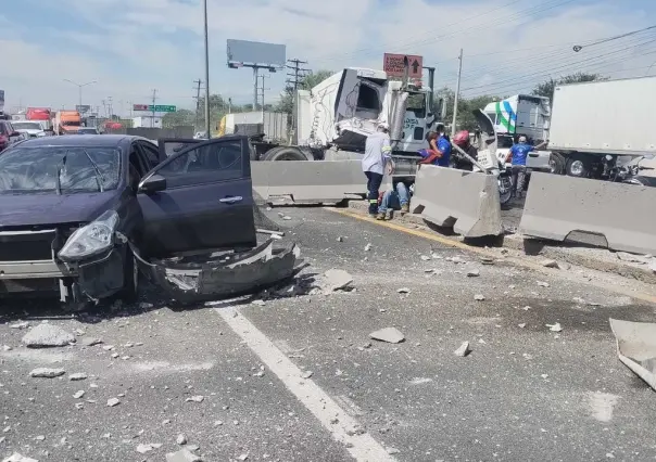 Accidente múltiple de 7 vehículos deja 2 lesionados en Apodaca