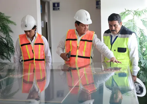 Joaquín Díaz Mena recorrió el Puerto de Altura de Progreso