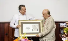 Entregan medalla Héctor Herrera Cholo a Tomás Ceballos en Mérida