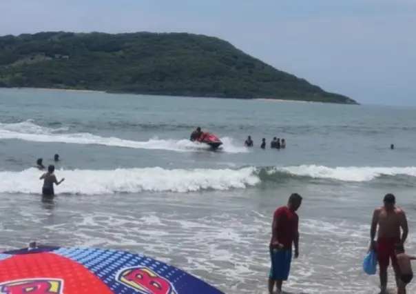 Turista agrede a rescatistas en Mazatlán y lo arrestan