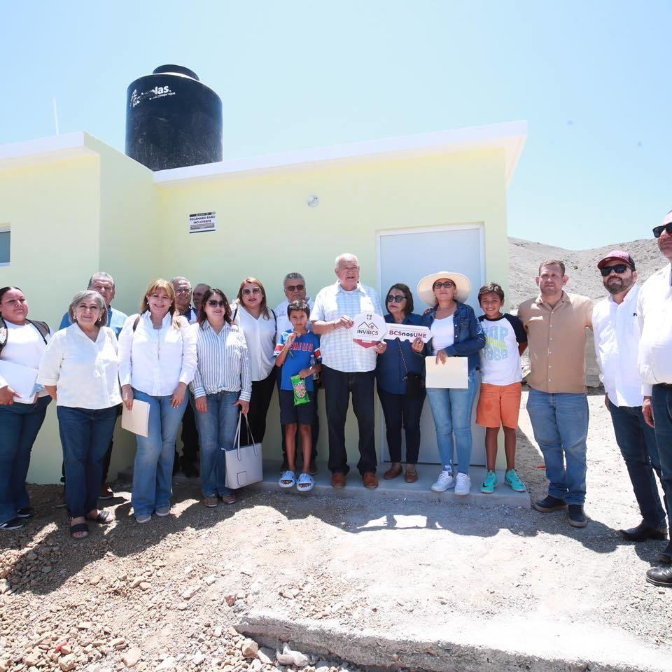 Gobernador entrega 24 viviendas en Isla Magdalena y Puerto Alcatraz