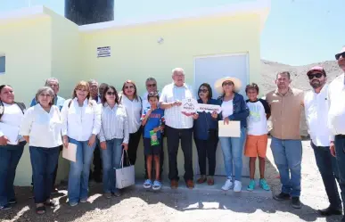 Gobernador entrega 24 viviendas en Isla Magdalena y Puerto Alcatraz