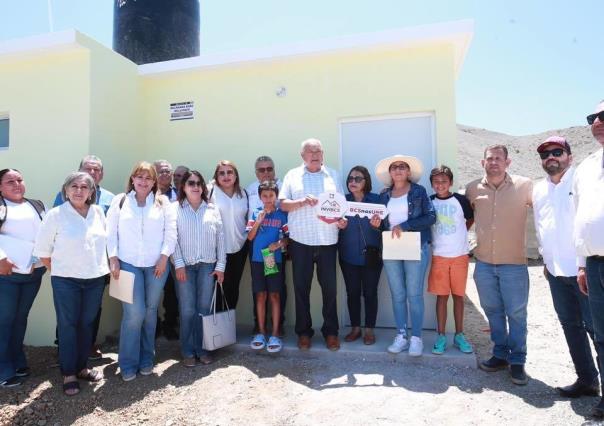 Gobernador entrega 24 viviendas en Isla Magdalena y Puerto Alcatraz