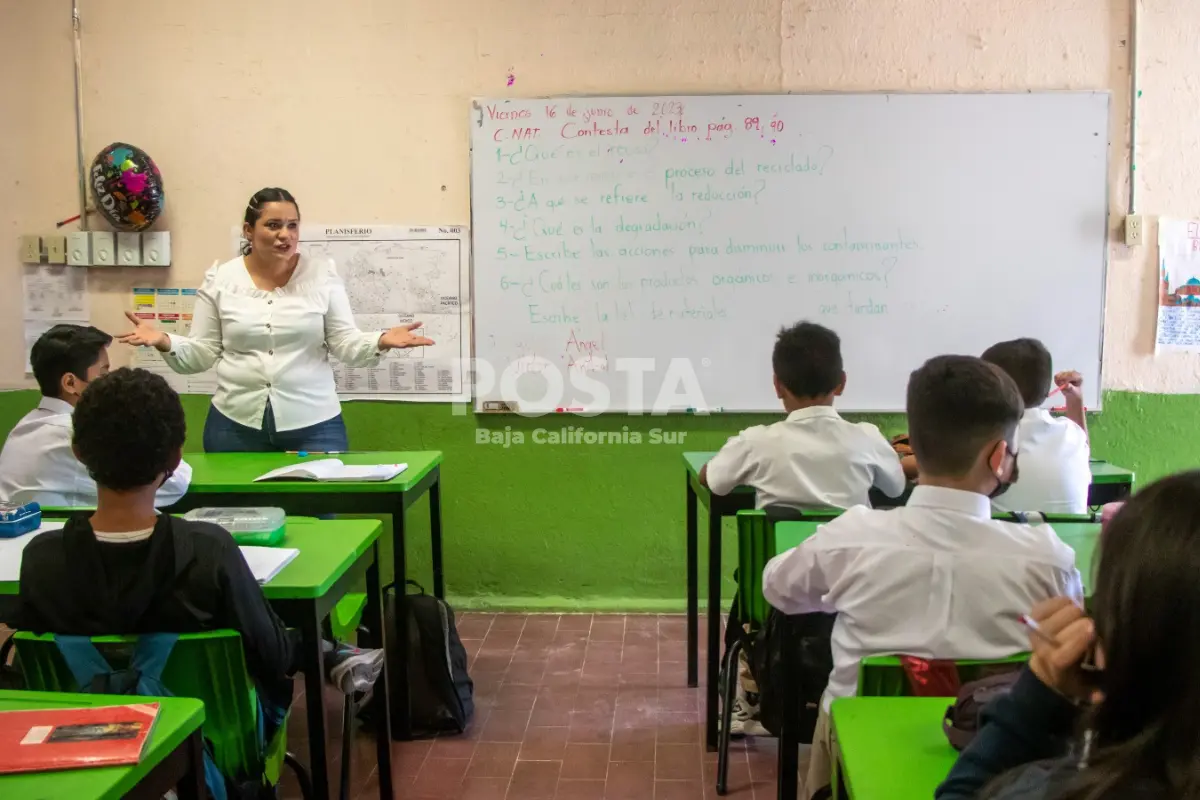 Más de 15 establecimientos aceptan vales escolares. Foto Alberto Cota de Posta BCS