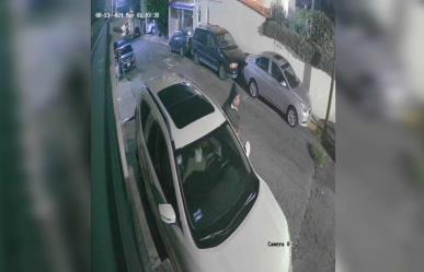 Aprovechan la oscuridad de la noche; roban camioneta en minutos (VIDEO)