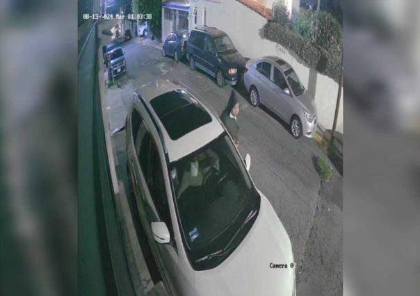 Aprovechan la oscuridad de la noche; roban camioneta en minutos (VIDEO)