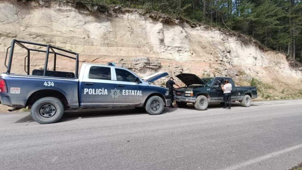 Se quedó sin pila en el camino, fue ayudado por la Policía