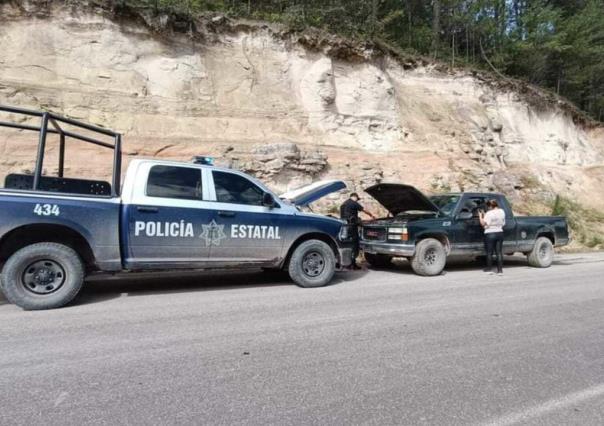 Se quedó sin pila en el camino, fue ayudado por la Policía