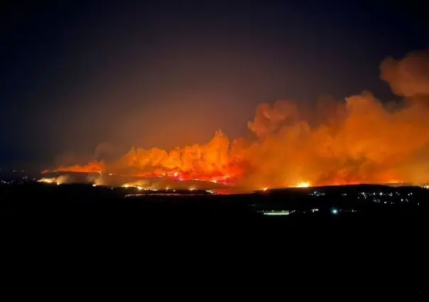 Incendio forestal en Atenas lleva tres días activo; se reporta un muerto