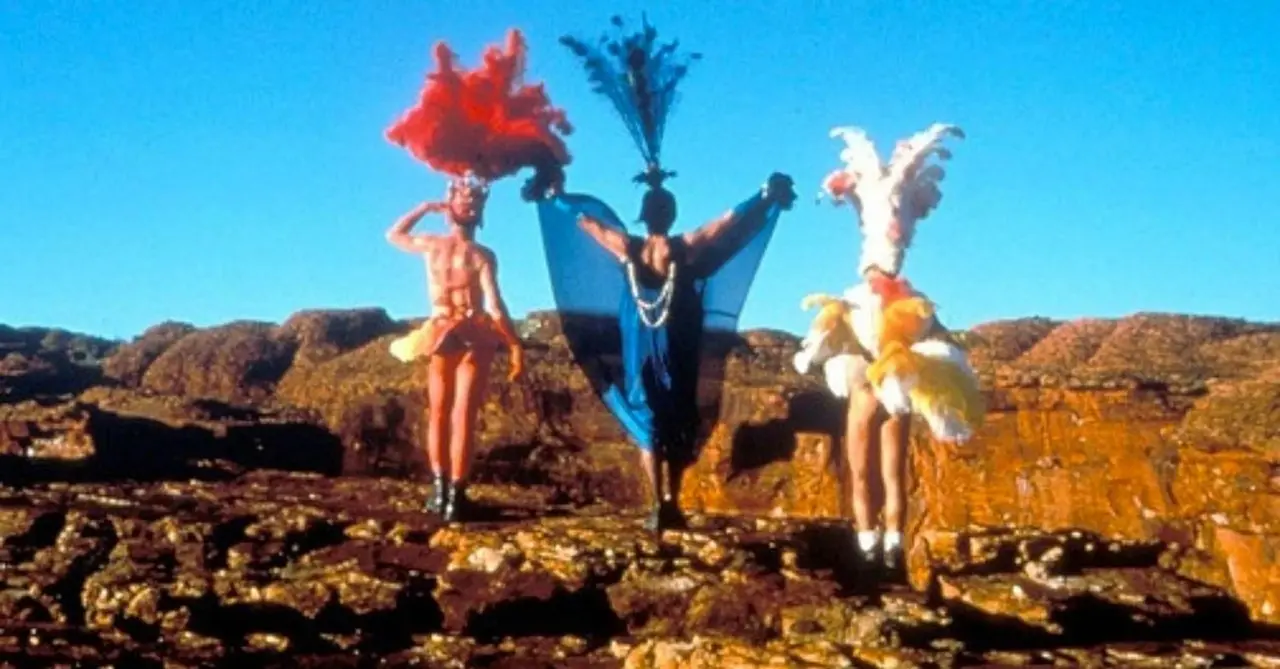 La Muestra celebra los 30 años de la película Las aventuras de Priscilla, reina del desierto, con una proyección especial en la inauguración. Foto: Especial.