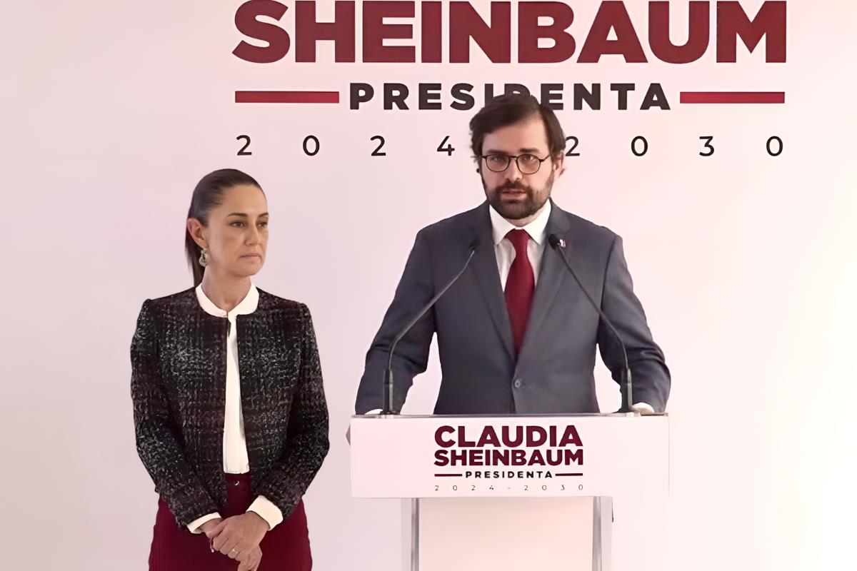 Claudia Shienbuam y Alejandro Ernesto Svarch. Foto: SS de conferencia de prensa