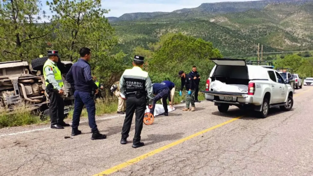 Mueren una joven de Chicago y un hombre de Guanaceví en volcadura