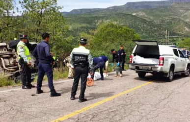 Mueren una joven de Chicago y un hombre de Guanaceví en volcadura