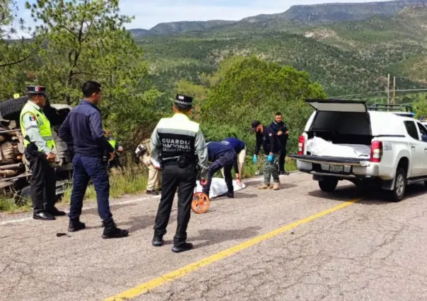 Mueren una joven de Chicago y un hombre de Guanaceví en volcadura