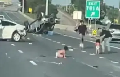 Bebés resultan ilesos al salir proyectados de un vehículo en carretera de Texas