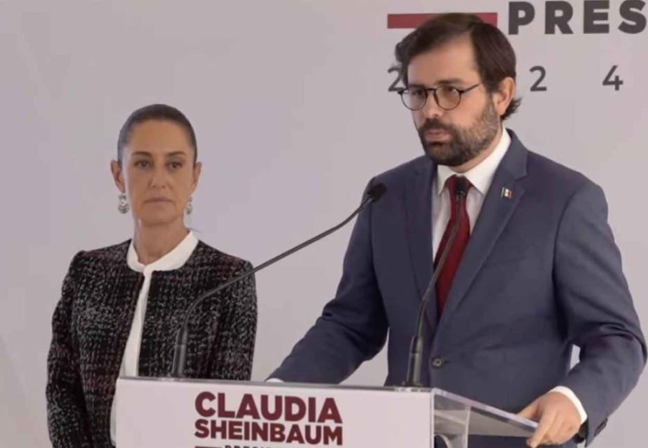 Alejandro Svarch Pérez junto a Claudia Sheinbaum en la conferencia de prensa de su designación. Foto: X @ClaudiShein.