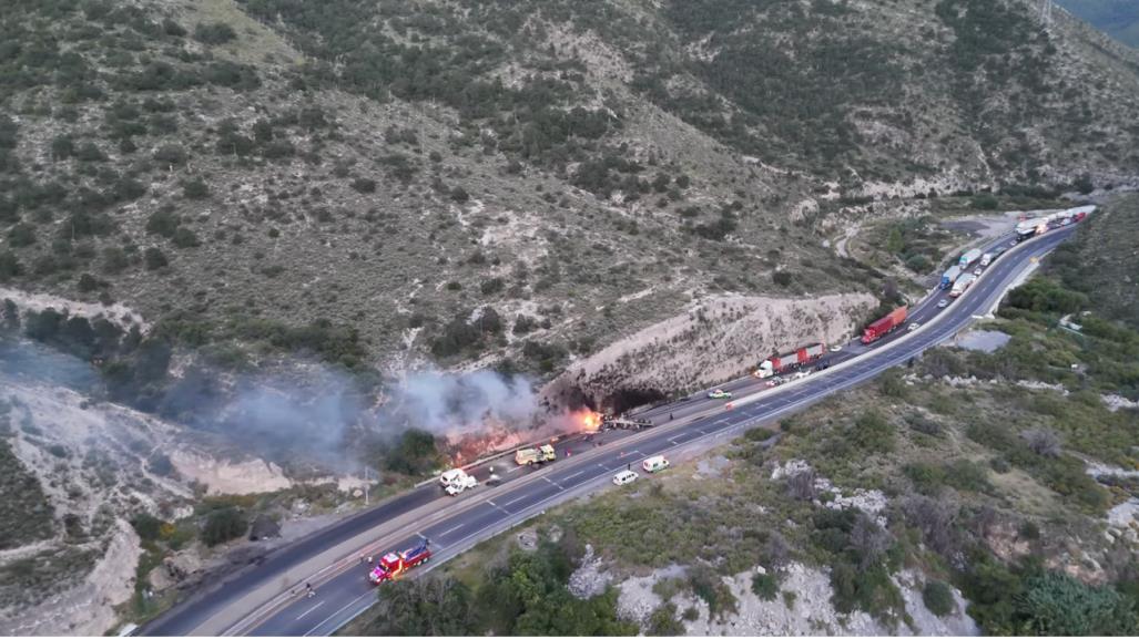 Continúan los estragos viales en la carretera 57 tras accidente en Los Chorros