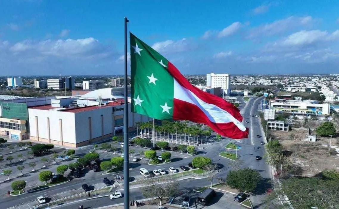 La bandera de Yucatan fue izada por primera vez el 16 de marzo de 1841, fecha en la que se estableció del primer gobierno de la República de Yucatán.- Foto del Gobierno del Estado