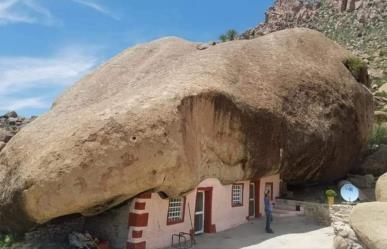 ¿Vivirías bajo una piedra? Casa bajo una roca en Ocampo genera revuelo en redes 