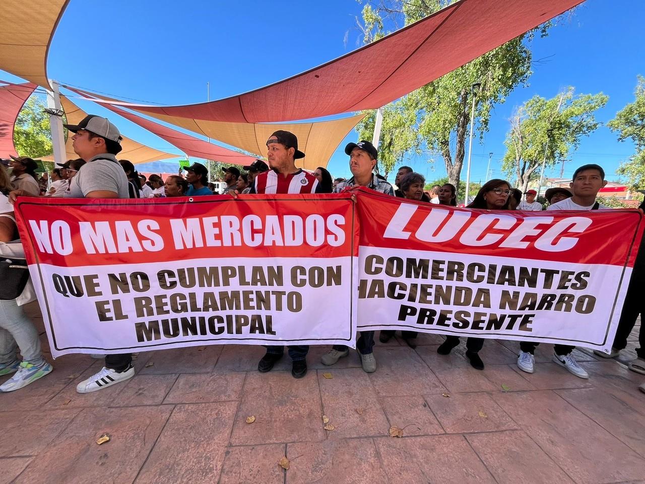 Los comerciantes comenzaron a manifestarse desde las 9:00 de la mañana. (Fotografía: Marco Juárez)