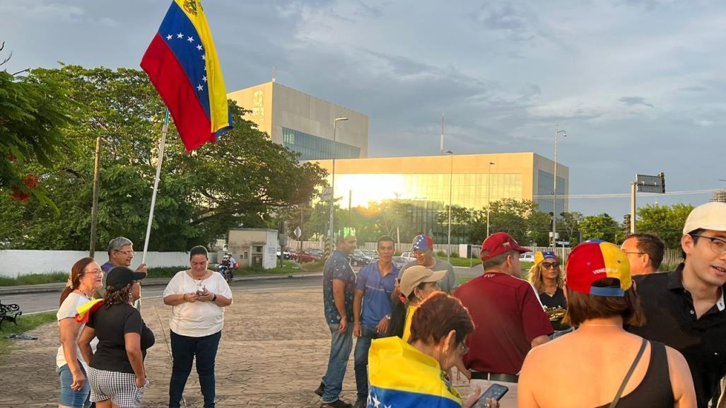 Yucatán se une a protesta de venezolanos contra Nicolás Maduro