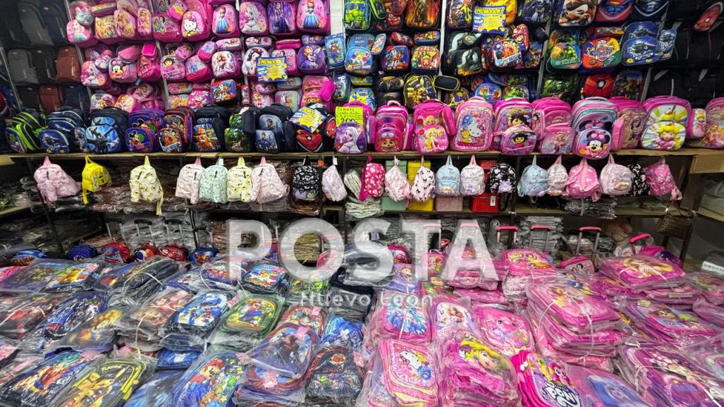 Se registran buenas ventas de mochilas en Colegio Civil previo a regreso a clase