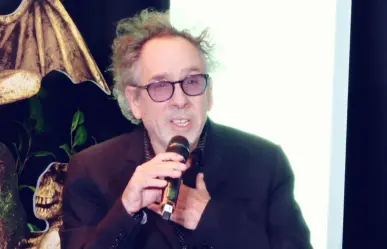 Presenta Tim Burton Beetlejuice 2 en México junto a elenco (VIDEO)