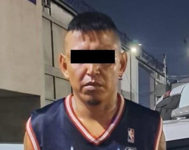 José Ernesto P tras ser arrestado por los policías del municipio de Monterrey. Foto: Policía de Monterrey.