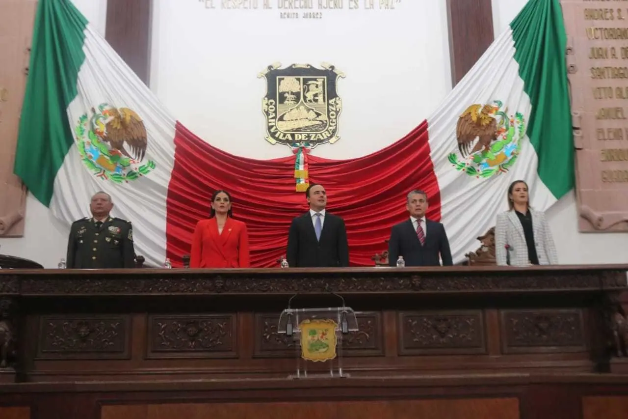 A la conmemoración acudieron figuras de los tres poderes.  (Fotografía: Congreso de Coahuila)