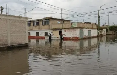 Aguas negras ahogan la colonia Culturas de Chalco