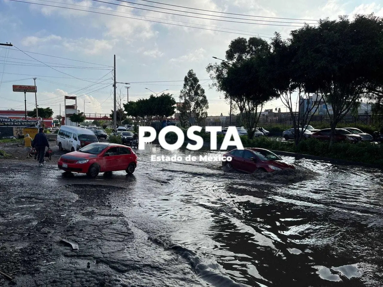 Las inundaciones han afectado a miles de automovilistas que transitan la vialidad. Imagen: POSTA