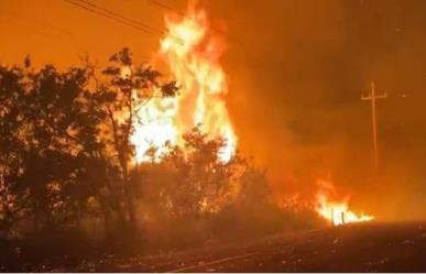 Fuerte incendio en la carretera Hunucmá-Sisal