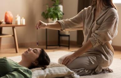 ¿Qué es el Reiki? Millennials usan práctica de sanación con energía