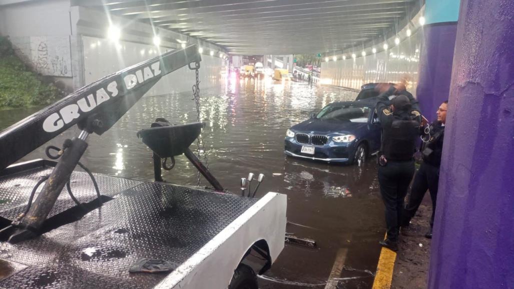 ¡Caos en la CDMX! Lluvias dejan árboles caídos y autos varados, no hay heridos