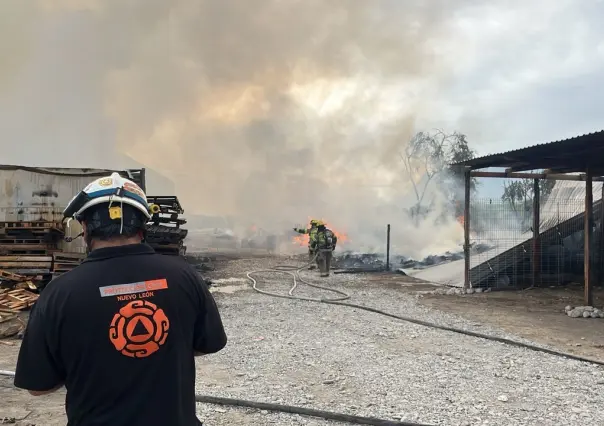 Incendio de tejabanes en Santa Catarina deja un herido