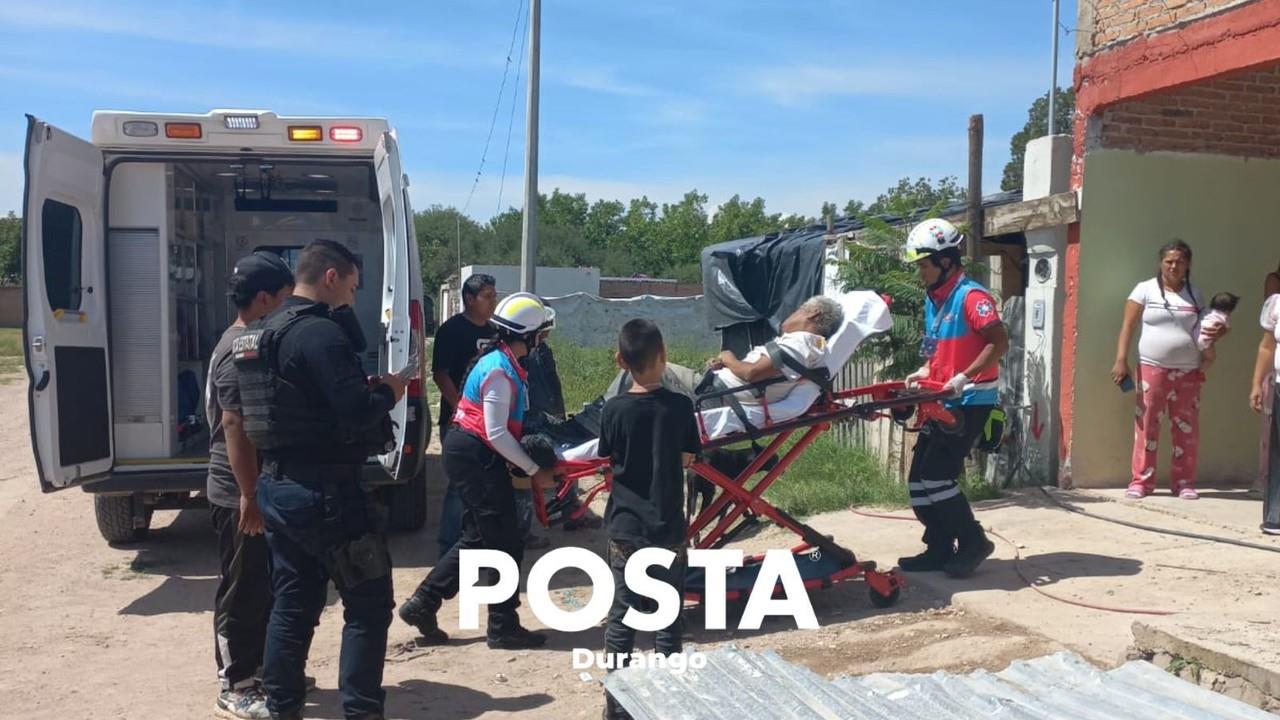 Paramédicos de la Cruz Roja atendiendo a la persona antes de su muerte. Foto: Especial/POSTAMX.