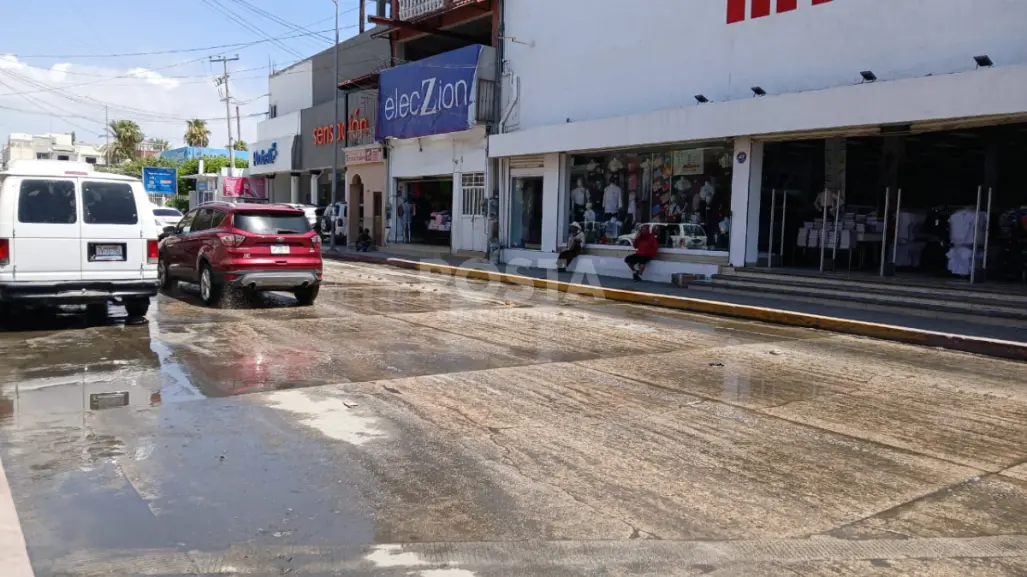 Afectados comercios de Los Cabos por fugas de agua potable