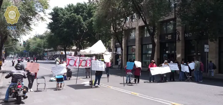 Bloqueo a la circulación en Av. 20 de Noviembre. Foto: Archivo de @OVIALCDMX