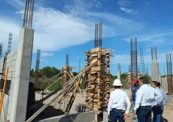 El director del Itife supervisa obras en escuelas de Matamoros