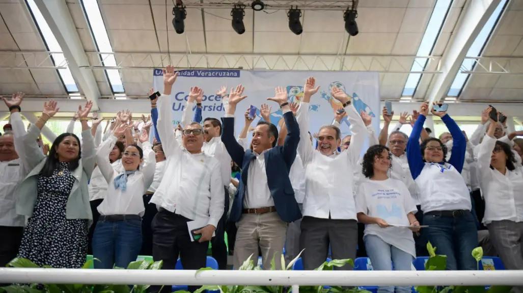 Dan bienvenida a casi 17 mil estudiantes en la Universidad Veracruzana | VIDEO