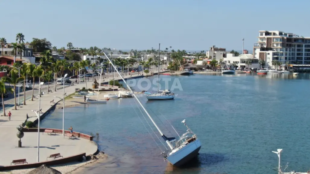 La Paz lanza ultimátum para limpiar la bahía de embarcaciones abandonadas