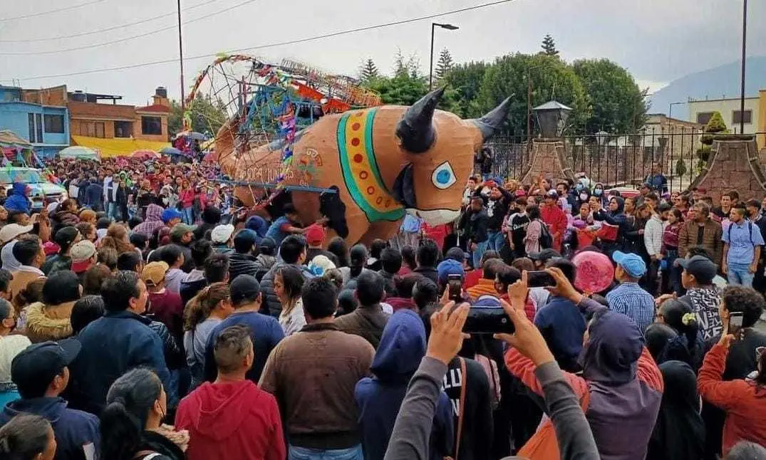 Este fin de semana: Disfruta del paseo lluvia de pan en Tenango del Valle. Foto: RRSS