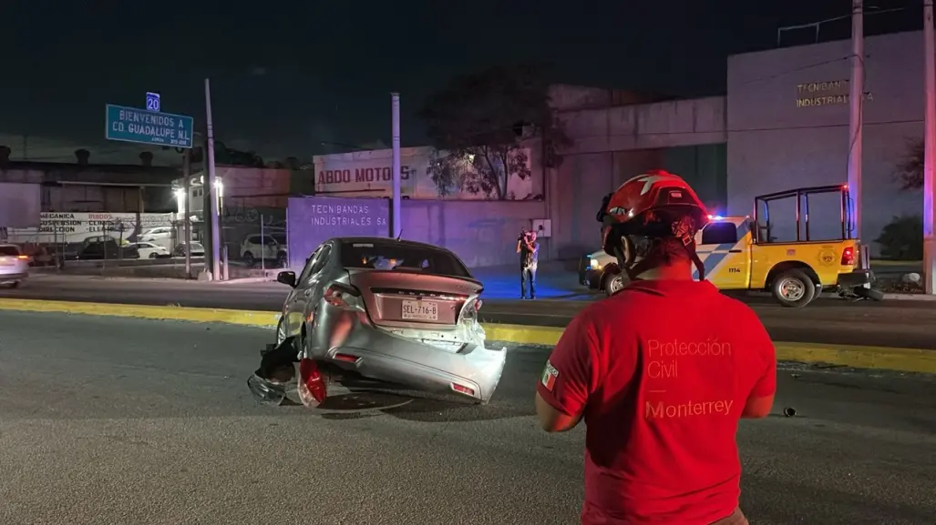 Se estrella joven contra muro en avenida Morones Prieto