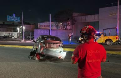 Se estrella joven contra muro en avenida Morones Prieto