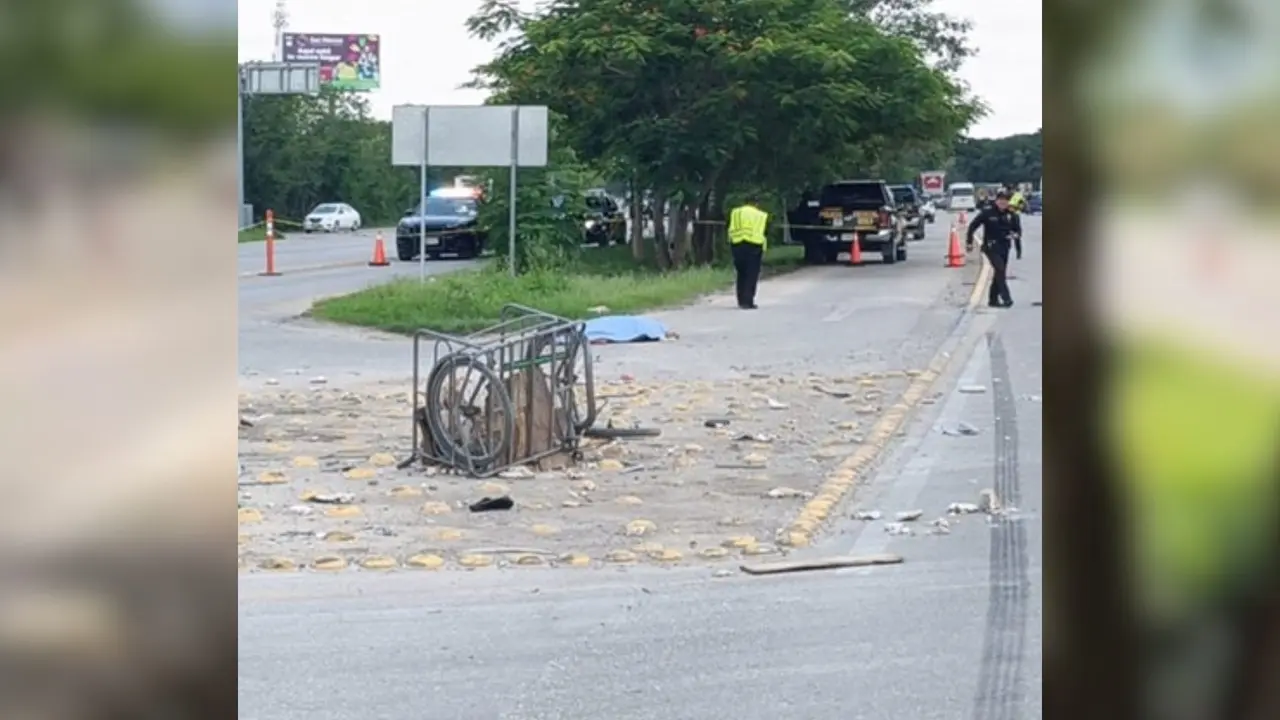 El triciclo de la víctima fue arrojado varios metros del lugar del choque Foto: Redes