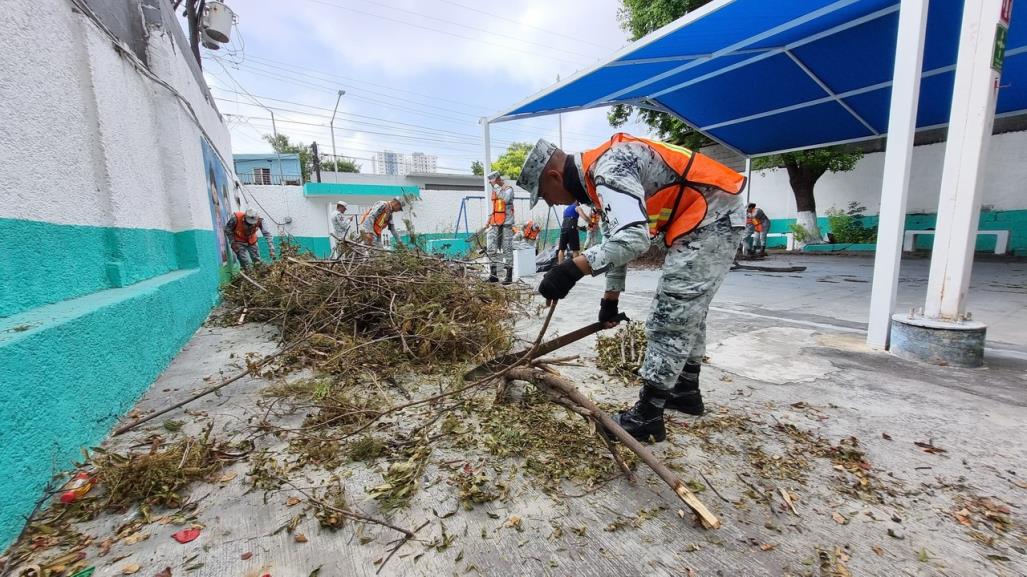 Guardia Nacional se une a la limpieza de planteles escolares en Nuevo León